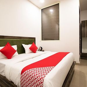 Oyo Flagship 44094 Grand Inn Near Dashrath Puri Metro Station
